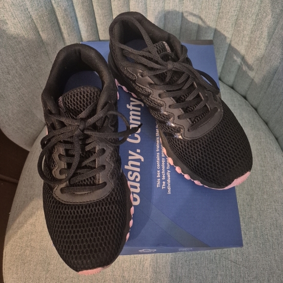 Shoes - Women's Black and Pink Athletic Shoes K SWISS SIZE 6